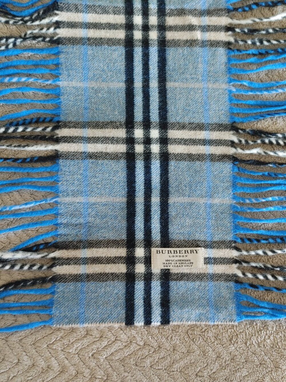 ✨💙Burberry Cashmere Scarf with Double Fringe💙✨ - Picture 14 of 16